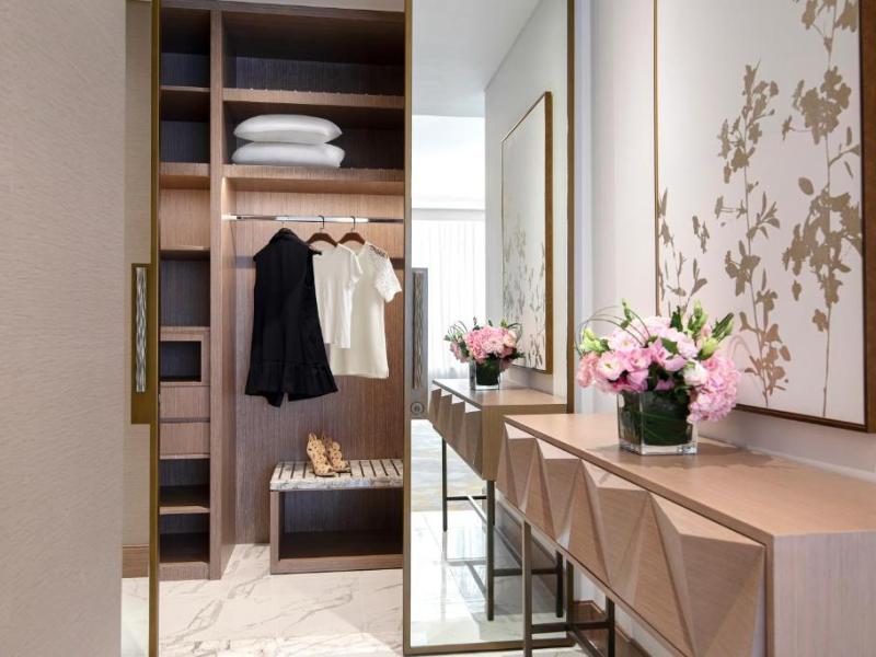 Al Jaddaf Rotana Suite Hotel