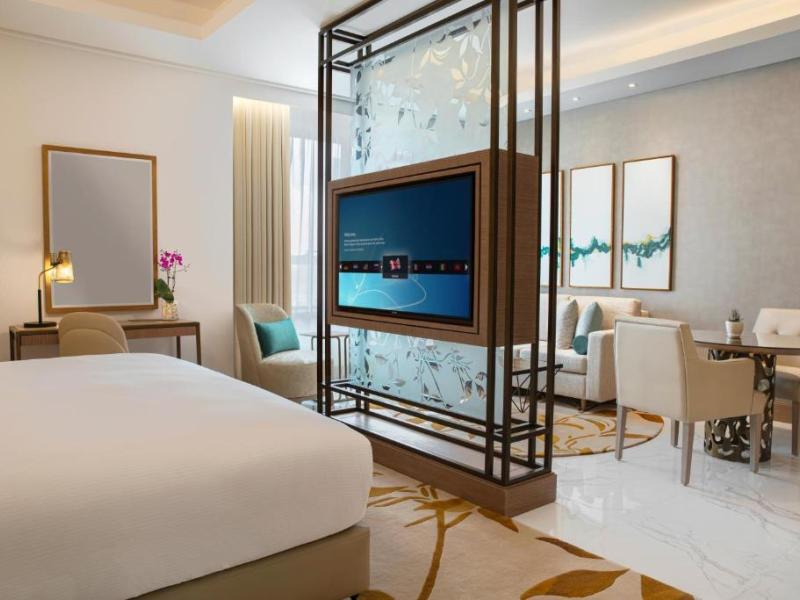 Al Jaddaf Rotana Suite Hotel