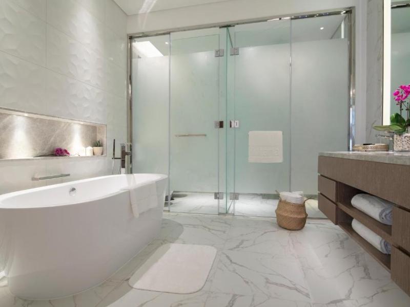 Al Jaddaf Rotana Suite Hotel