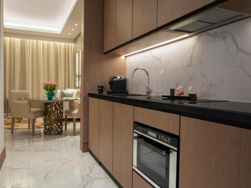 Al Jaddaf Rotana Suite Hotel