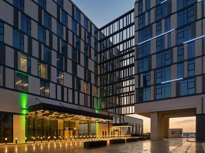 Holiday Inn Dubai al Maktoum Airport