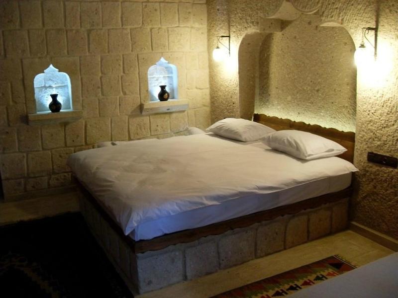 El Puente Cave Hotel