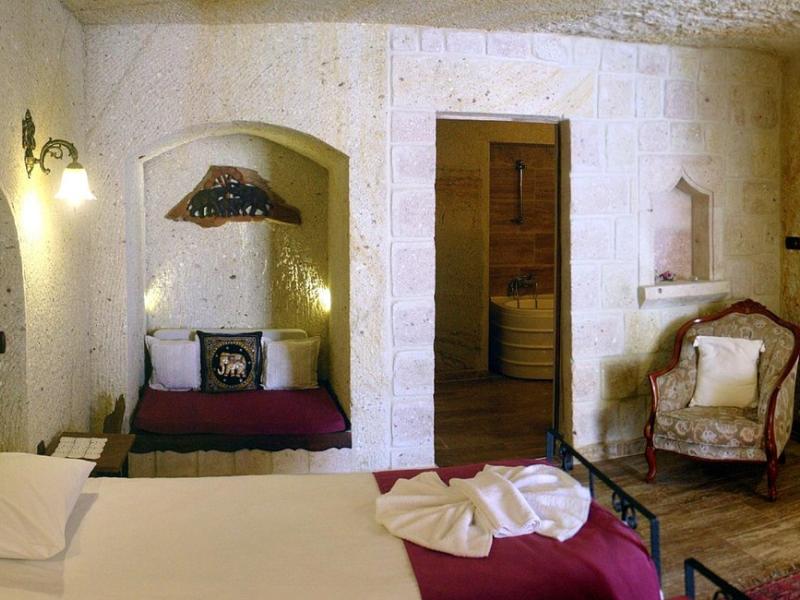 El Puente Cave Hotel