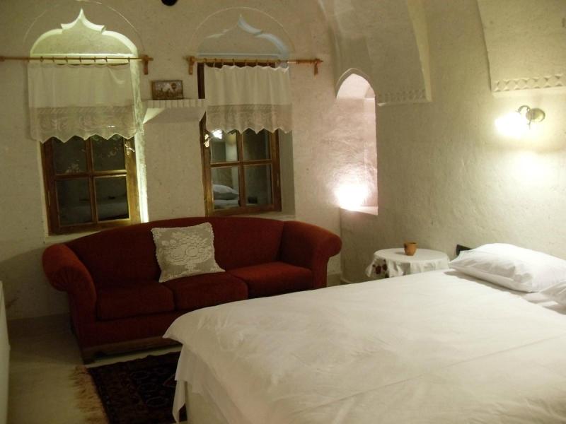 El Puente Cave Hotel