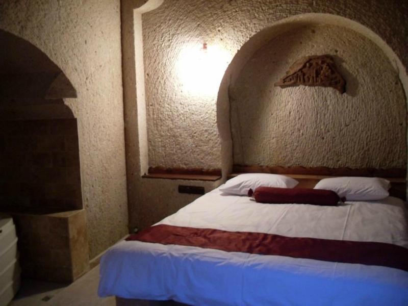 El Puente Cave Hotel