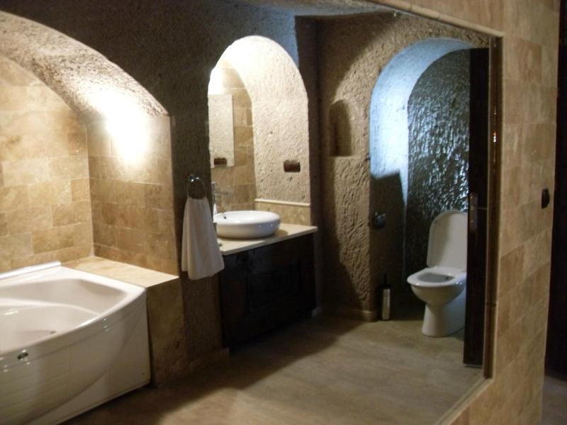 El Puente Cave Hotel