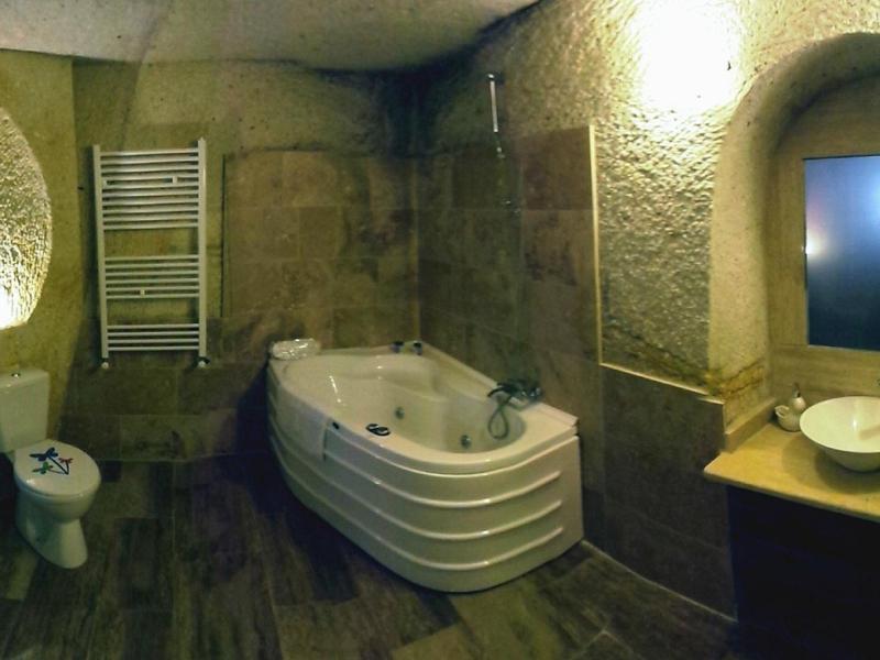 El Puente Cave Hotel