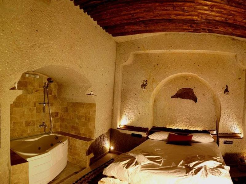 El Puente Cave Hotel