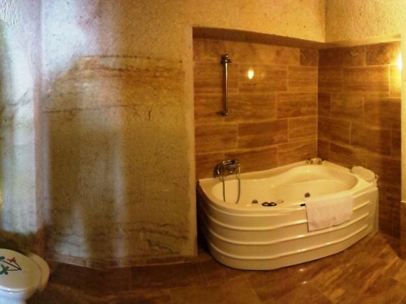 El Puente Cave Hotel