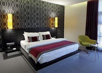 Vernazza Suites Hotel