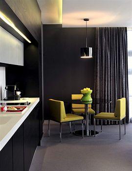 Vernazza Suites Hotel