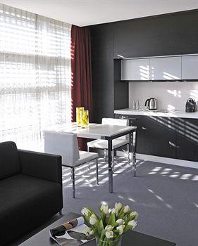 Vernazza Suites Hotel