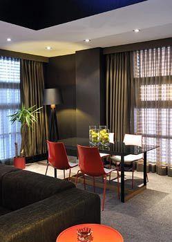 Vernazza Suites Hotel