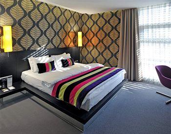 Vernazza Suites Hotel