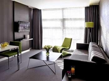 Vernazza Suites Hotel