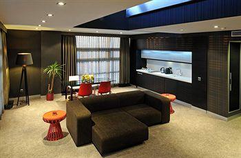 Vernazza Suites Hotel