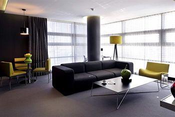Vernazza Suites Hotel