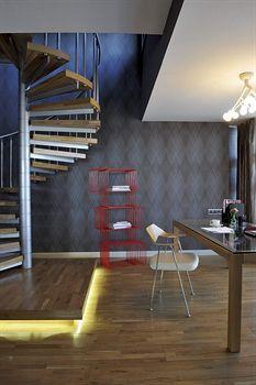 Vernazza Suites Hotel