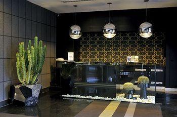 Vernazza Suites Hotel