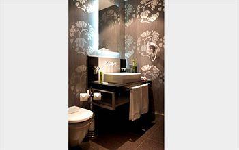 Vernazza Suites Hotel