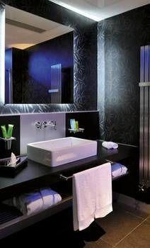 Vernazza Suites Hotel