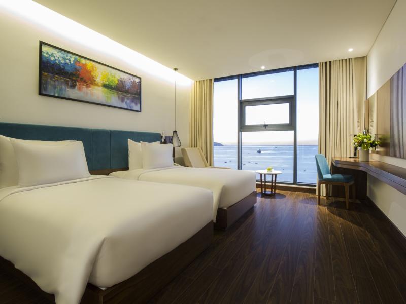 Maximilan Danang Beach Hotel