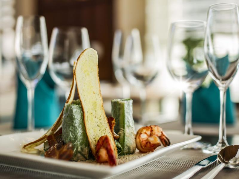 Maximilan Danang Beach Hotel