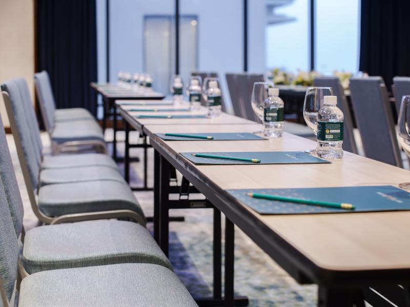 Maximilan Danang Beach Hotel