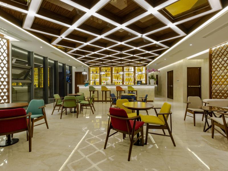 Maximilan Danang Beach Hotel