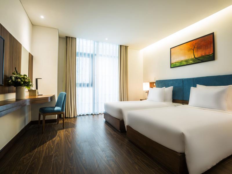 Maximilan Danang Beach Hotel