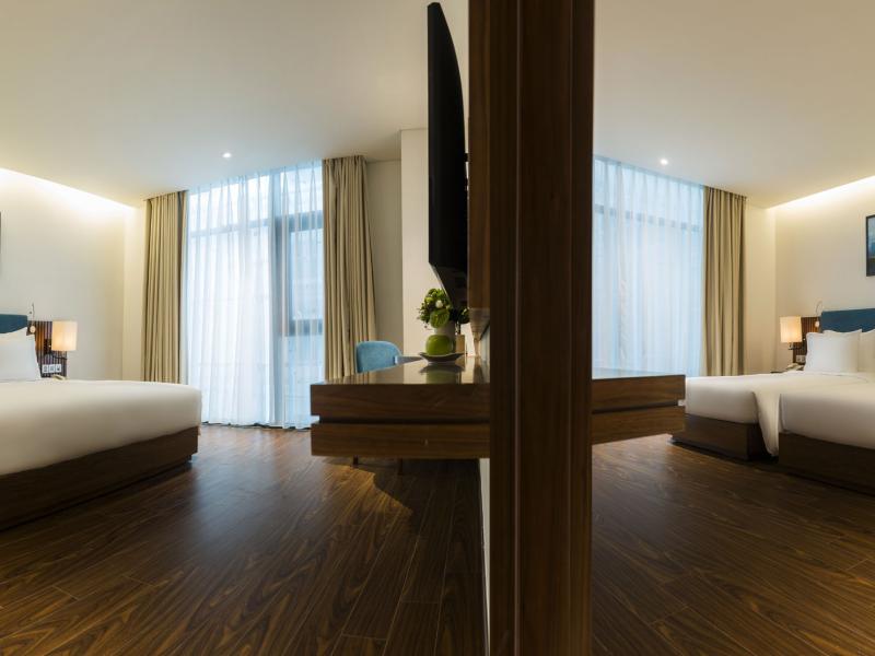 Maximilan Danang Beach Hotel