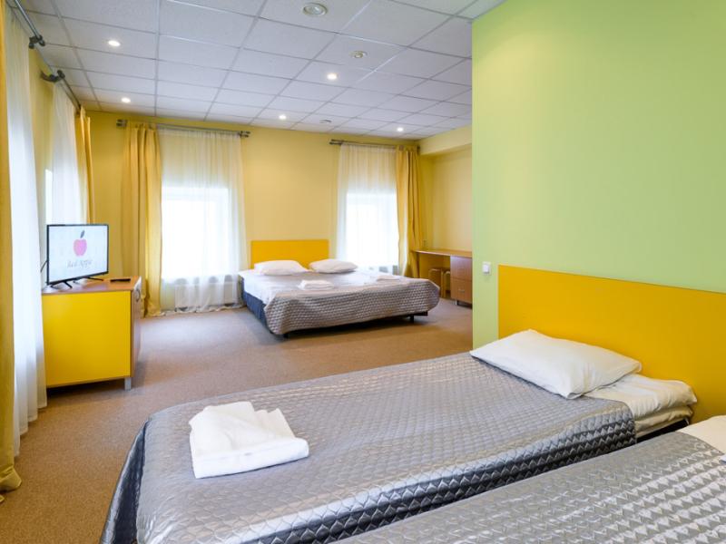 Red Apple Hotel