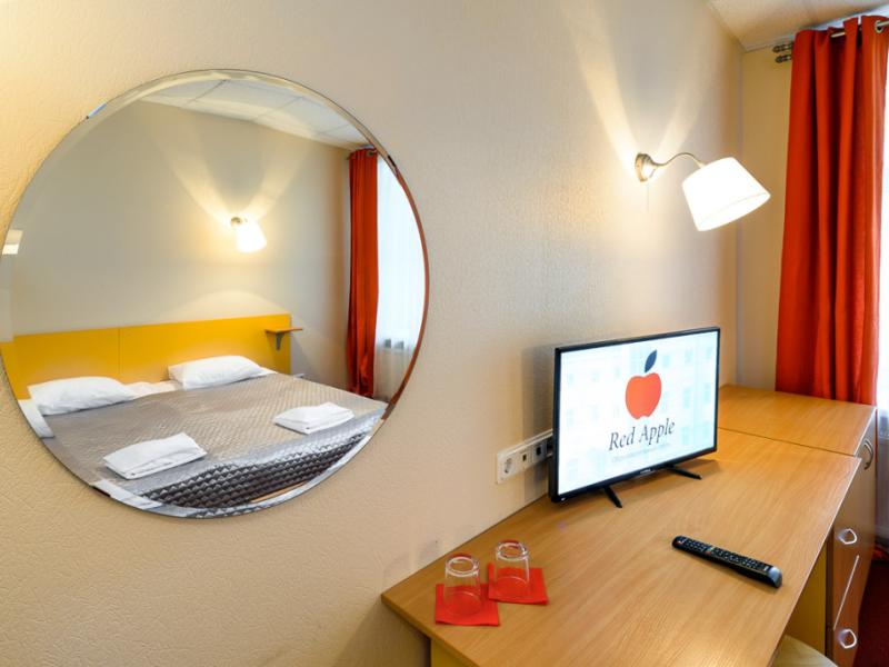 Red Apple Hotel