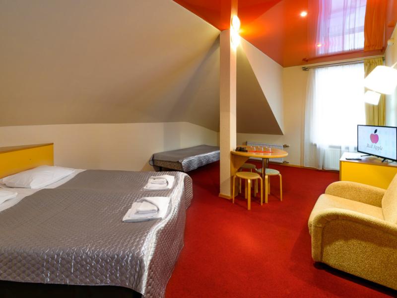 Red Apple Hotel