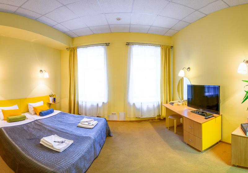 Red Apple Hotel