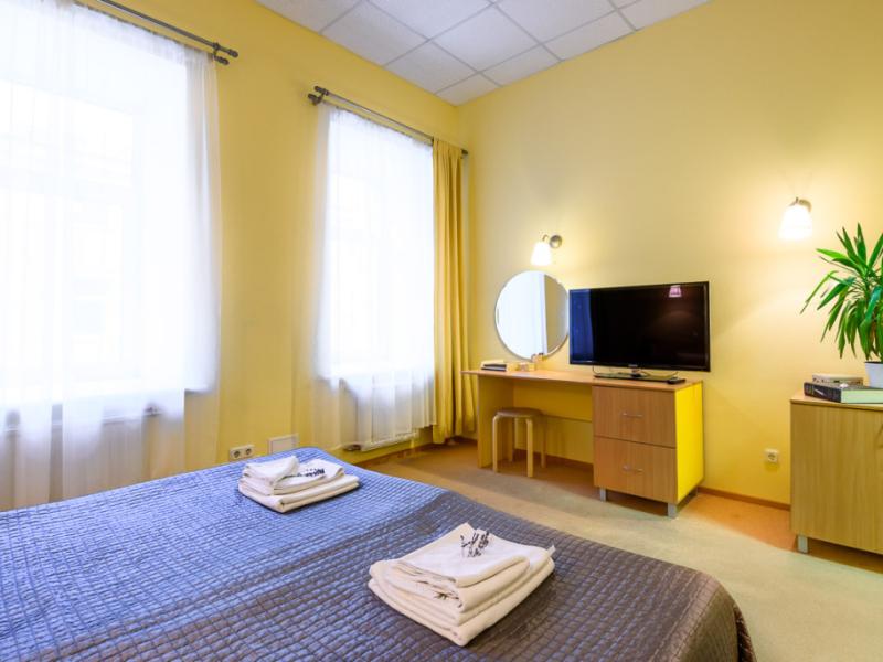 Red Apple Hotel