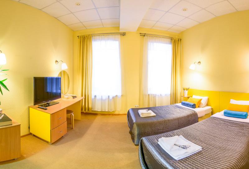 Red Apple Hotel
