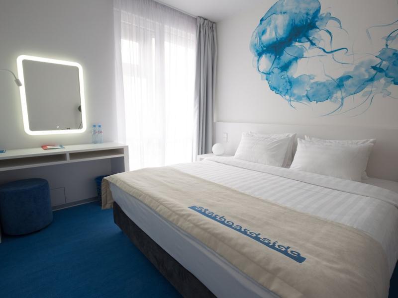 Starboard Side Hotel