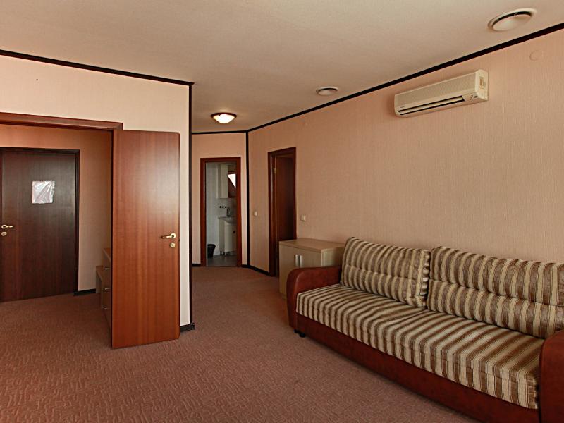 Отель Генрих