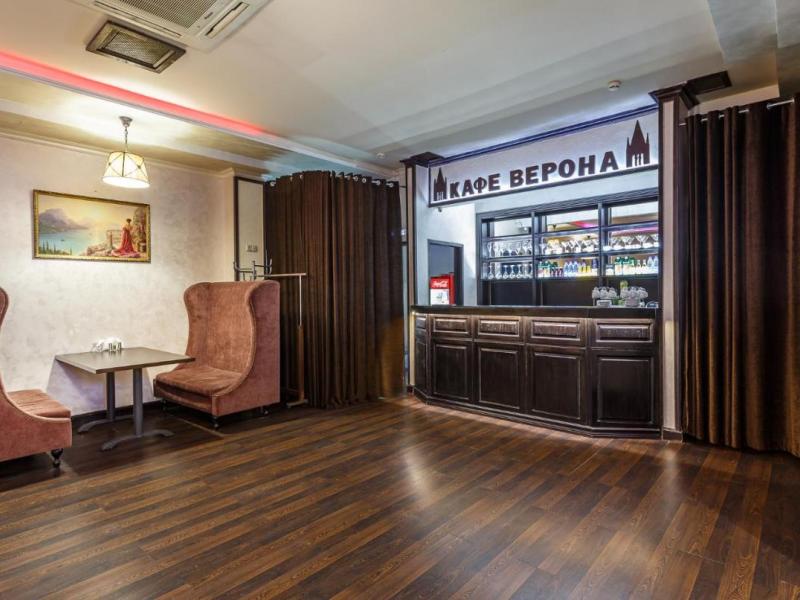 Отель Верона