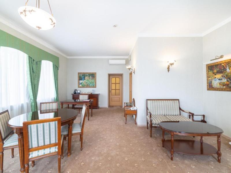 Aristocrat Boutique Hotel
