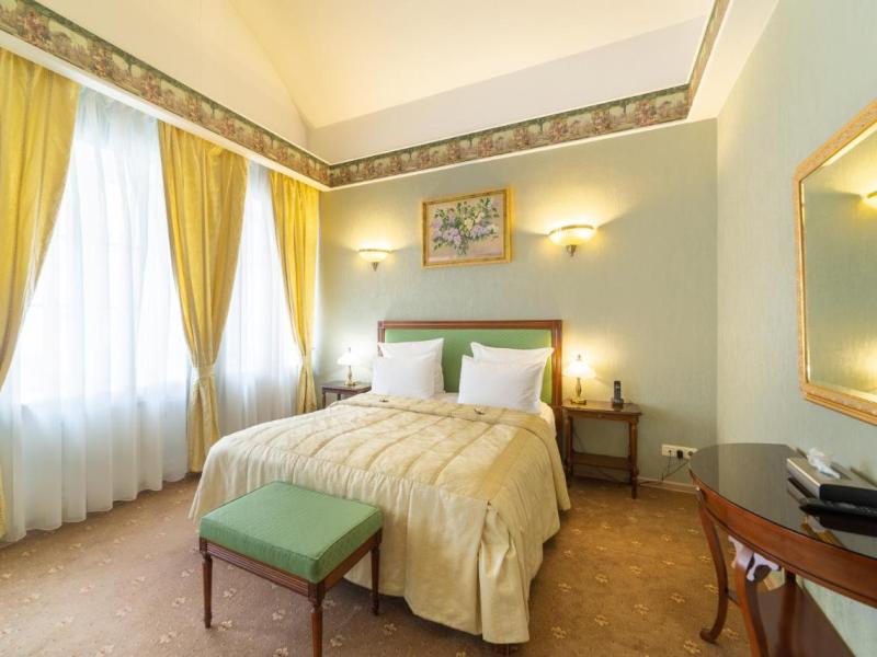 Aristocrat Boutique Hotel