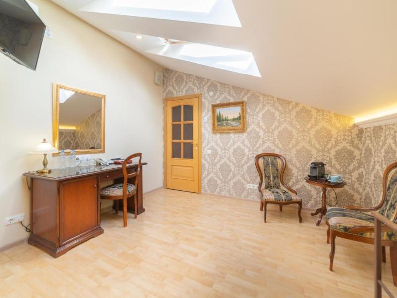 Aristocrat Boutique Hotel