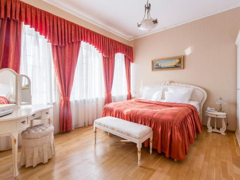 Aristocrat Boutique Hotel