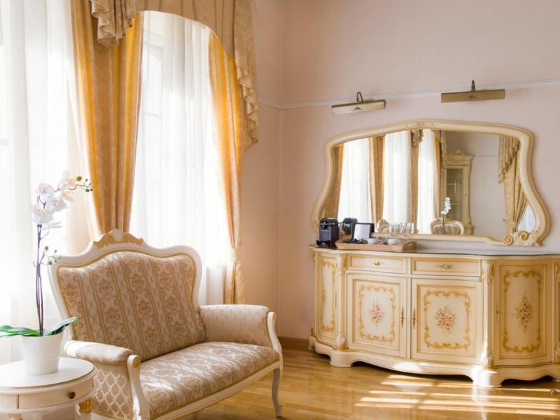 Aristocrat Boutique Hotel