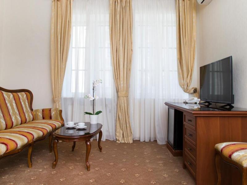 Aristocrat Boutique Hotel