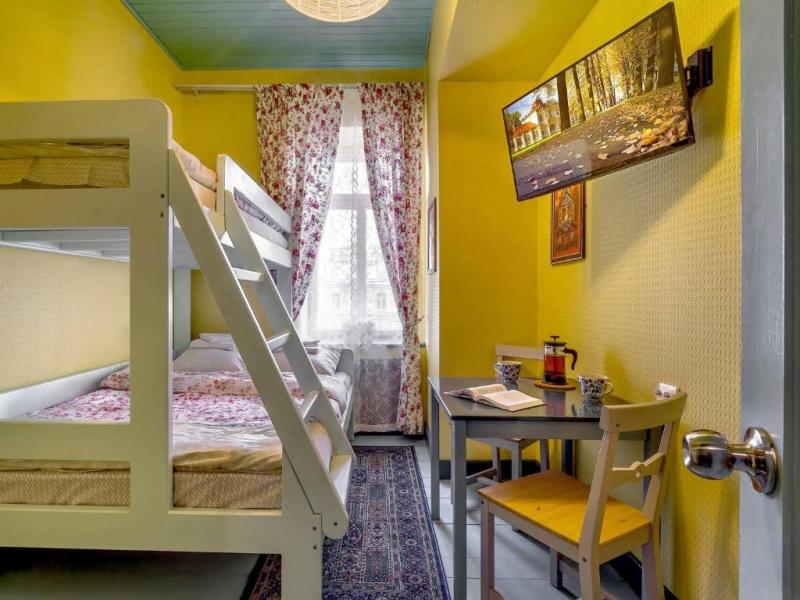 Друзья у Дома Книги