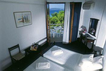 Eden Beach Plaka