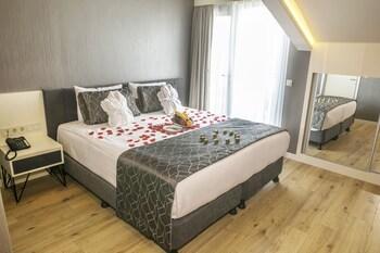 Elm Suite Hotel