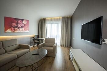 Elm Suite Hotel